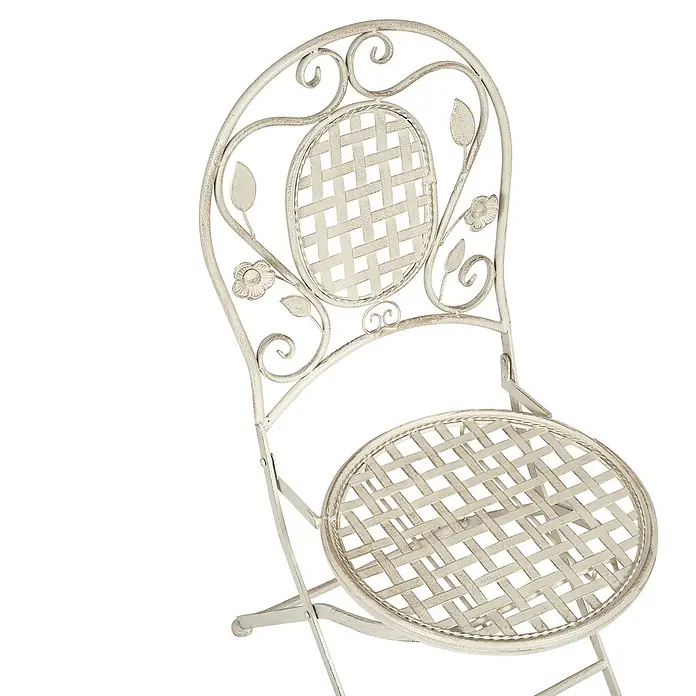 2er-Set Gartenstuhl BIVIO in Weiß -  - Helle, verzierte Klappstuhl aus Metall mit Distressed-Finish, floralen Schnörkeln und Gittermuster.