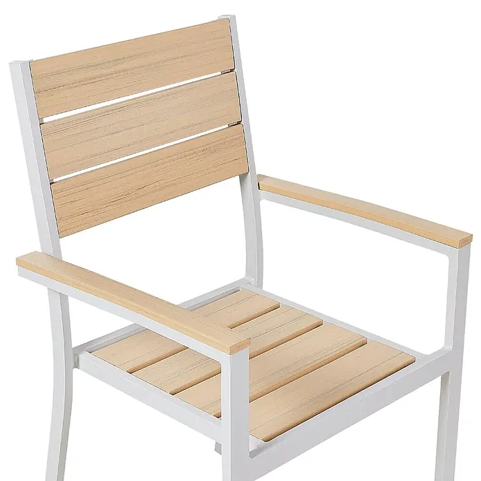 4er-Set Gartenstuhl PRATO in Beige/Weiß -  - Weißer Metall-Gartenstuhl mit hellen Holzoptik-Latten für Rückenlehne, Sitzfläche und Armlehnen.