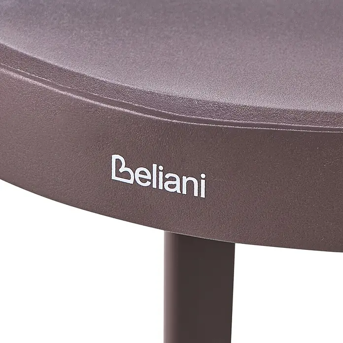 4er-Set Esszimmerstuhl VIESTE in Braun -  - Braune, texturierte Tischoberfläche mit „Beliani“-Logo.