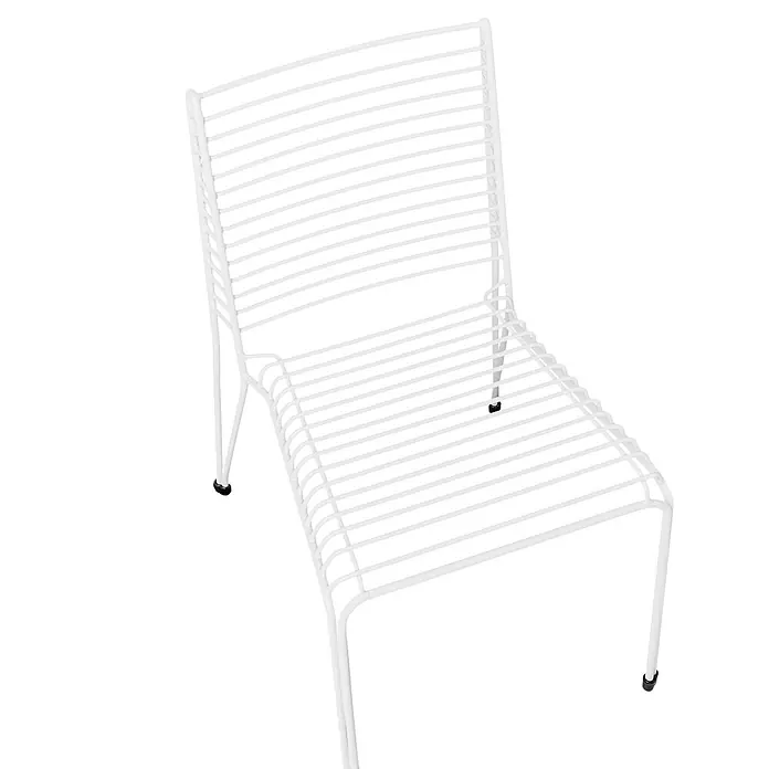 2er-Set Gartenstuhl CHIEVE in Weiß -  - Weißer Loungesessel aus Metallgeflecht mit schwarzen Fußkappen.