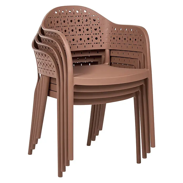 4er-Set Esszimmerstuhl NARINO in Braun -  - Fünf gestapelte braune Plastik-Outdoor-Stühle mit perforierten Rückenlehnen und Armlehnen.