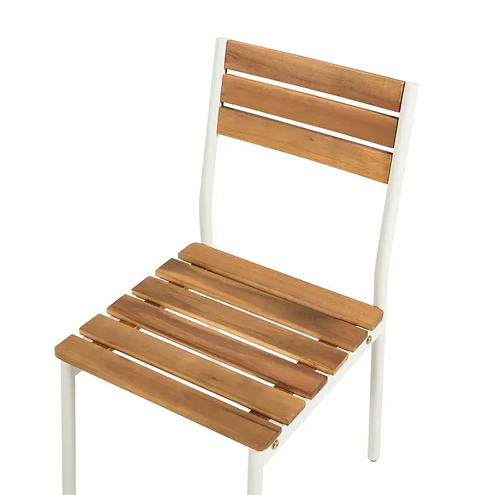 Beliani Gartenstuhl-Set CORRICELLA - 2 Stk., Akazienholz, Braun, B x T x H: 47 x 54 x 90 cm - Weißer Metallstuhl mit natürlichen Holzlatten für Sitzfläche und Rückenlehne.