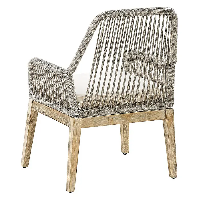 Beliani Gartenstuhl-Set OLBIA - 2 Stk., Akazienholz, Beige, B x T x H: 64 x 71 x 89 cm - Outdoor-Esszimmerstuhl mit hellgrauem geflochtenem Seilrücken und Armlehnen, Naturholzrahmen und cremefarbenem Kissen.