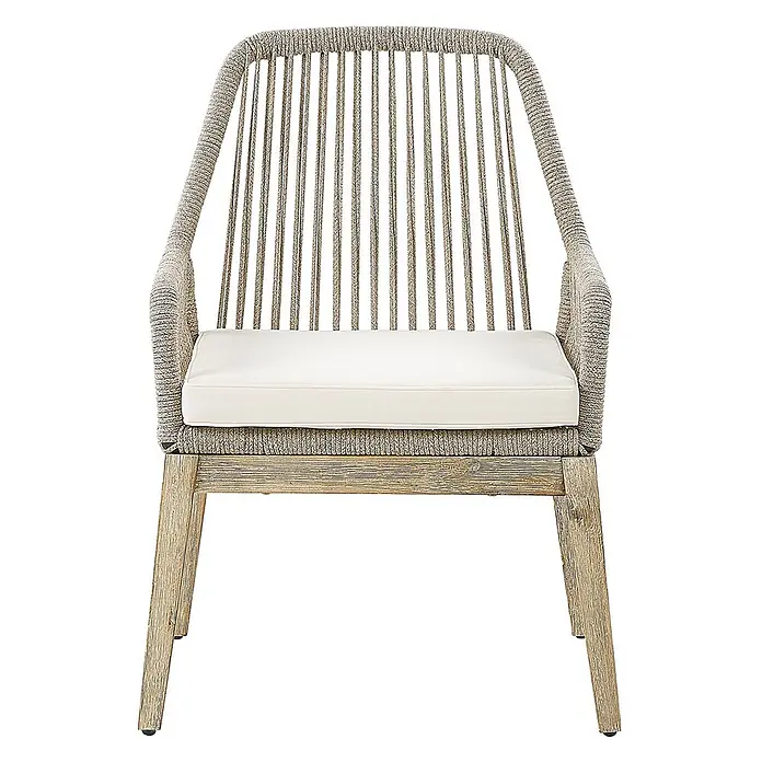 Beliani Gartenstuhl-Set OLBIA - 2 Stk., Akazienholz, Beige, B x T x H: 64 x 71 x 89 cm - Gartenstuhl mit geflochtenem beigen Seil an Rücken und Armlehnen, hellen Holzbeinen und weißem Kissen.