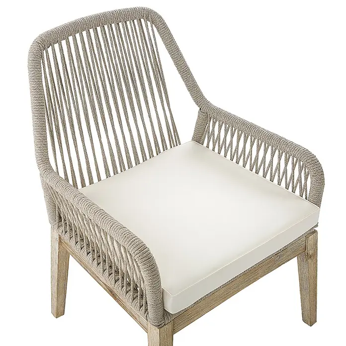 Beliani Gartenstuhl-Set OLBIA - 2 Stk., Akazienholz, Beige, B x T x H: 64 x 71 x 89 cm - Seilgeflochtener Outdoor-Sessel mit hellem Holzrahmen und weißem Kissen.