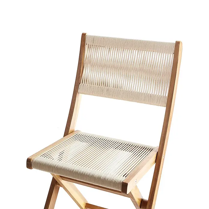 Beliani Gartenstuhl-Set PROSSEDI - 2 Stk., Akazienholz, Klappbar, Beige, B x T x H: 42 x 50 x 84 cm - Holzklappstuhl mit Naturholzrahmen und cremefarbenem Seilgeflecht an Sitz und Rückenlehne.