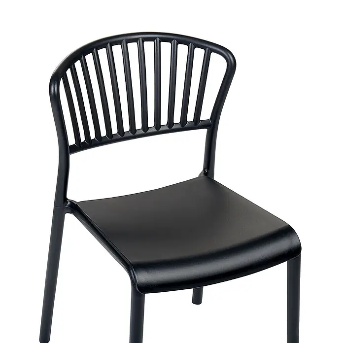 Beliani Gartenstuhl-Set GELA - 4 Stk., Polypropylen, Stapelbar, Schwarz, B x T x H: 45 x 50 x 78 cm - Ein mattschwarzer Plastikstuhl mit gebogener Lamellenlehne und breiter, geformter Sitzfläche.