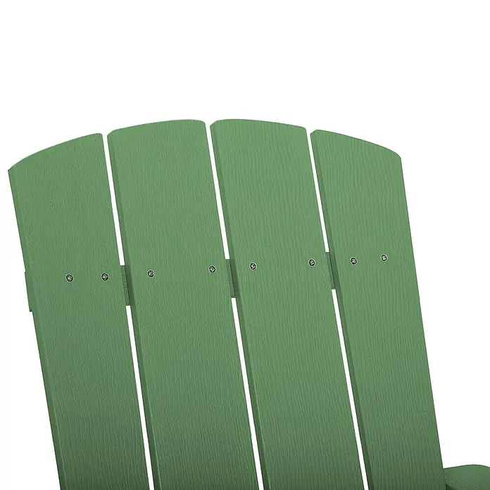 Gartenstuhl ADIRONDACK in Grün - (W) 75 x (H) 88 x - L - Nahaufnahme der geschwungenen Rückenlehne eines grünen Adirondack-Stuhls mit einzelnen Latten und sichtbaren Schrauben.