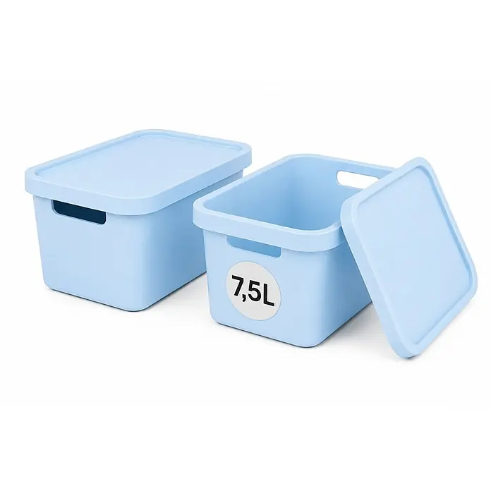 2er-Set 7,5 Liter in Blau mit Deckel – Stapelboxen, Lagerboxen -  - Zwei hellblaue Aufbewahrungsboxen mit Deckeln, eine mit 7,5L beschriftet.