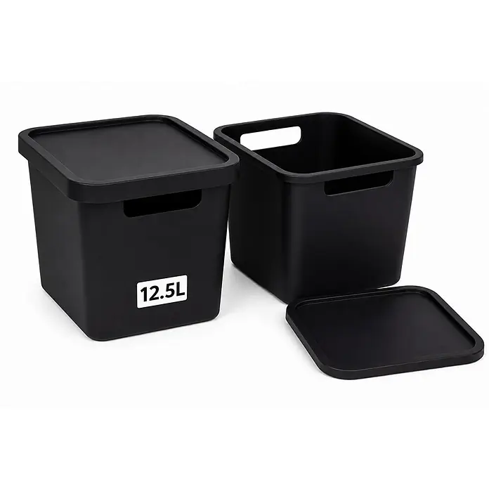 Plastard Aufbewahrungsbox-Set 2er-Set 12,5 Liter in Schwarz mit Deckel – Stapelboxen, Lagerboxen - L x B x H: 32 x 22 x 24 cm, Kunststoff, Schwarz, 2 Stk. - Schwarze Plastik-Aufbewahrungsboxen mit Deckeln, eine zeigt 12.5L Fassungsvermögen.
