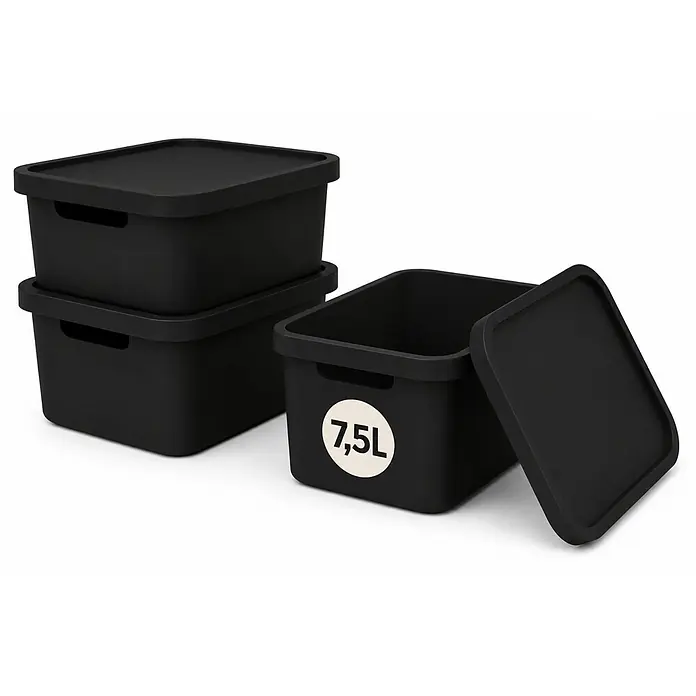 Plastard Aufbewahrungsbox-Set 3er-Set 7,5 Liter in Schwarz mit Deckel – Stapelboxen, Lagerboxen - L x B x H: 32 x 22 x 15 cm, Kunststoff, Schwarz, 3 Stk. - Vier schwarze Aufbewahrungsboxen mit Deckeln, eine mit 7,5-Liter-Kapazitätsaufkleber.