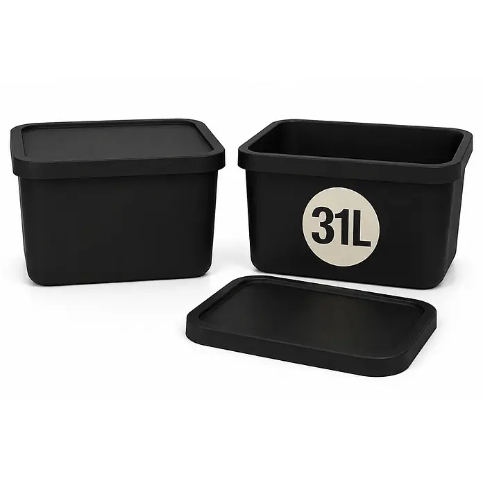 Plastard Aufbewahrungsbox-Set 2er-Set 31 Liter in Schwarz mit Deckel – Stapelboxen, Lagerboxen - L x B x H: 45,5 x 33,5 x 25 cm, Kunststoff, Schwarz, 2 Stk. - Zwei schwarze Aufbewahrungsboxen und zwei Deckel, eine Box mit 31L beschriftet.