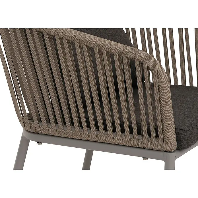 Gartengarnitur | Tisch+6xStuhl | wetterfest Alu 180x80cm | Seilgeflecht Rope | Grau | Kissen Dunkelgrau -  - Seitenansicht eines modernen Stuhls mit geflochtenen beigen Seilen, dunkelgrauen Kissen und einem grauen Metallrahmen.