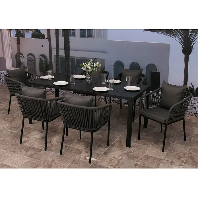 Gartengarnitur | Tisch+6xStuhl | wetterfest Alu 180x80cm | Seilgeflecht Rope | Anthrazit | Kissen Dunkelgrau -  - Schwarzer Outdoor-Esstisch mit sechs dunkelgrauen Stühlen und Kissen, auf einer Terrasse platziert.