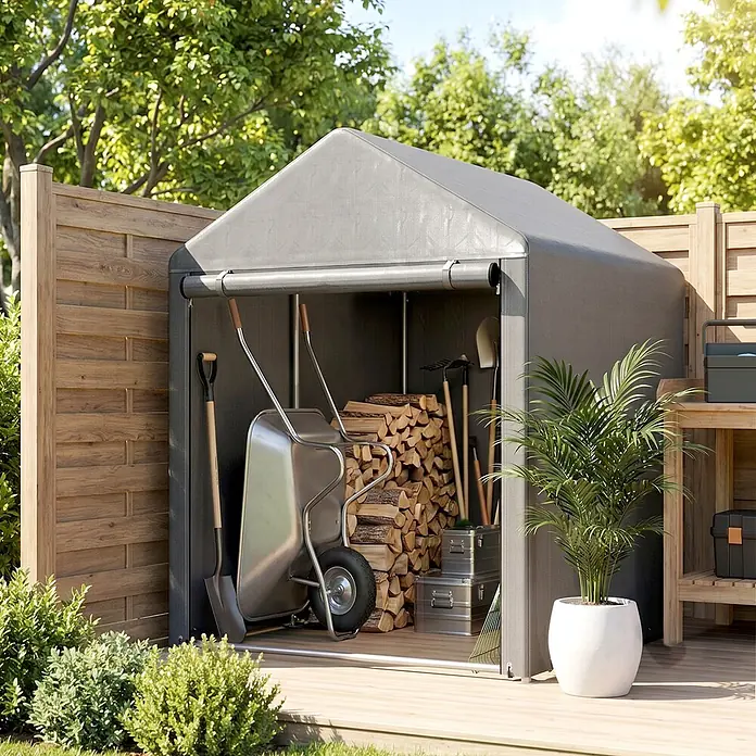 Outsunny-Garagenzelt-120L x 179B x 165H cm -  - Grauer Gartenschuppen aus Stoff zur Aufbewahrung von Werkzeugen und Brennholz, mit Schubkarre und Gartengeräten auf einer Holzterrasse.