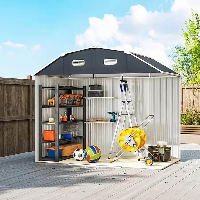 Outsunny Gerätehaus - Außenmaß inkl. Dachüberstand (B x T): 238 x 132 cm, Stahl, Dunkelgrau - Geräumiger Metall-Gartenschuppen mit grauem Dach und weißen Wänden, geöffnet mit organisierten Regalen voller Werkzeuge und Sportgeräte auf einer Holzterrasse.