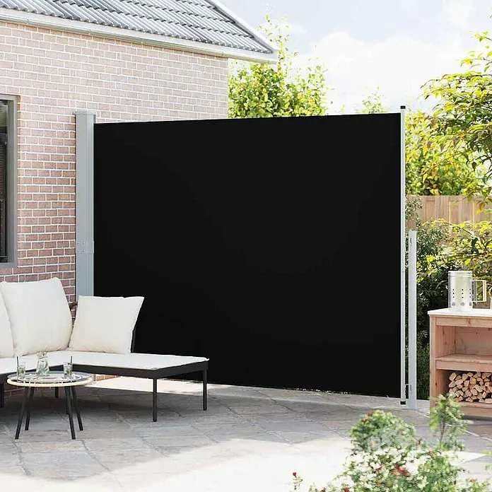 vidaXL Seitenmarkise Schwarz 300 x 220 cm Stoff -  - Schwarze ausziehbare Seitenmarkise mit grauem Rahmen, die auf einer Terrasse Privatsphäre bietet.