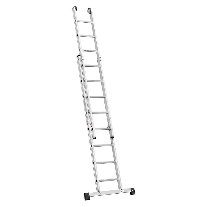 Iller Leiter Teleskopleiter Sprossen Schiebe 2x10 Sprossen - Anzahl Tritte: 10 Stk., Arbeitshöhe: 6.150 m, Aluminium - Silberne Aluminium-Ausziehleiter mit Rollen oben und einer stabilisierenden Basisstange für variable Höhen.