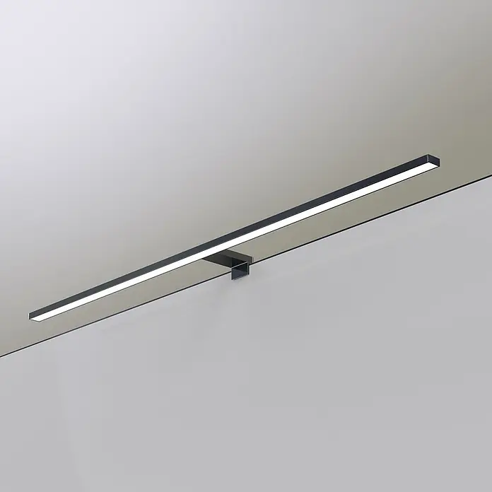 kalb LED Spiegelleuchte 80cm 4000K Schwarz 3in1 Montage -  - Schlanke schwarze lineare LED-Spiegelleuchte mit hellem weißem Lichtstreifen, an einer Oberfläche montiert.