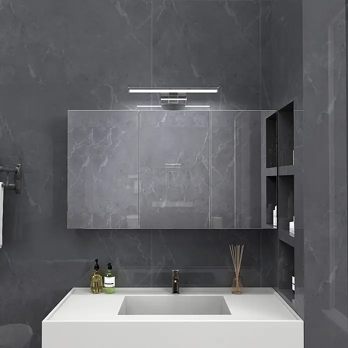 kalb LED Spiegelleuchte 50cm 4000K Chrom mit Schalter -  - Glänzender, grau marmorierter Wandschrank mit integrierten offenen Regalen über einem weißen Waschbecken im Badezimmer.