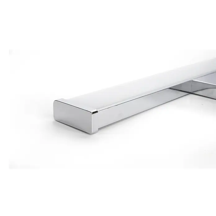 kalb LED Spiegelleuchte 50cm 4000K Chrom mit Schalter -  - Polierte, verchromte LED-Lichtleiste mit matter, weißer Diffusorplatte und eleganter Endkappe.