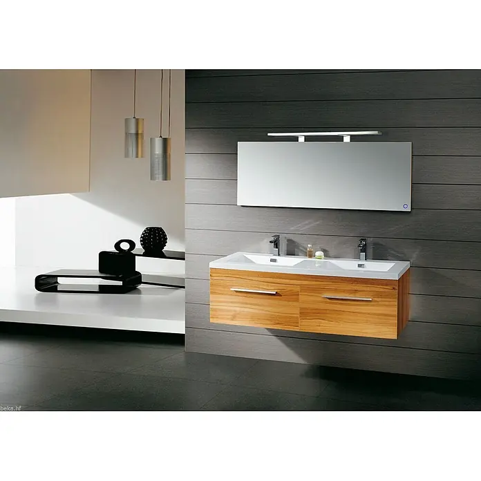 kalb LED Spiegelleuchte 74cm 3000K Silbergrau 3in1 Montage -  - Moderne Doppelwaschbecken-Badmöbel mit hellem Holzunterschrank und weißen Spülbecken, in einem modernen Badezimmer installiert.