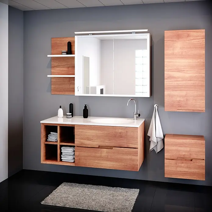 kalb LED Spiegelleuchte Lumenia 100cm 3000K Chrom 2in1 Montage -  - Moderne Badmöbelkombination aus hellem Holz mit weißer Arbeitsplatte, Waschbecken, Spiegelschrank und passendem Stauraum.