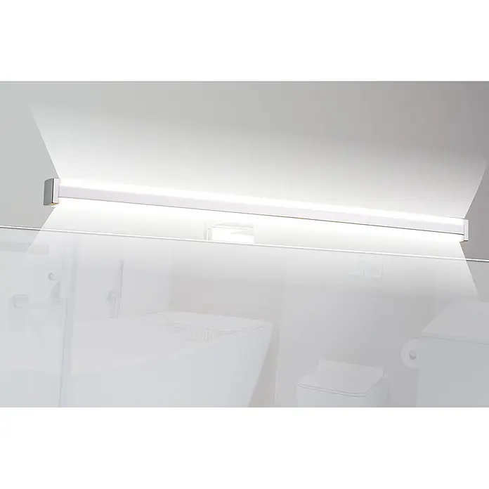 kalb LED Spiegelleuchte Sandro 41cm 3000K Chrom 3in1 Montage -  - Weiße lineare LED-Spiegelleuchte über einem Spiegel in einem modernen Badezimmer, spendet nach oben und unten Licht.
