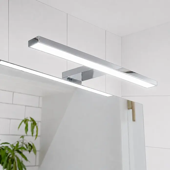 kalb Material für Möbel LED-Spiegelleuchte Feuchtraum/Badezimmer - 7 W, L x B x H: 40 x 10 x 3,6 cm, Chrom - Moderne Chrom-LED-Spiegelleuchte über einem Spiegel montiert, spendet helles Licht.