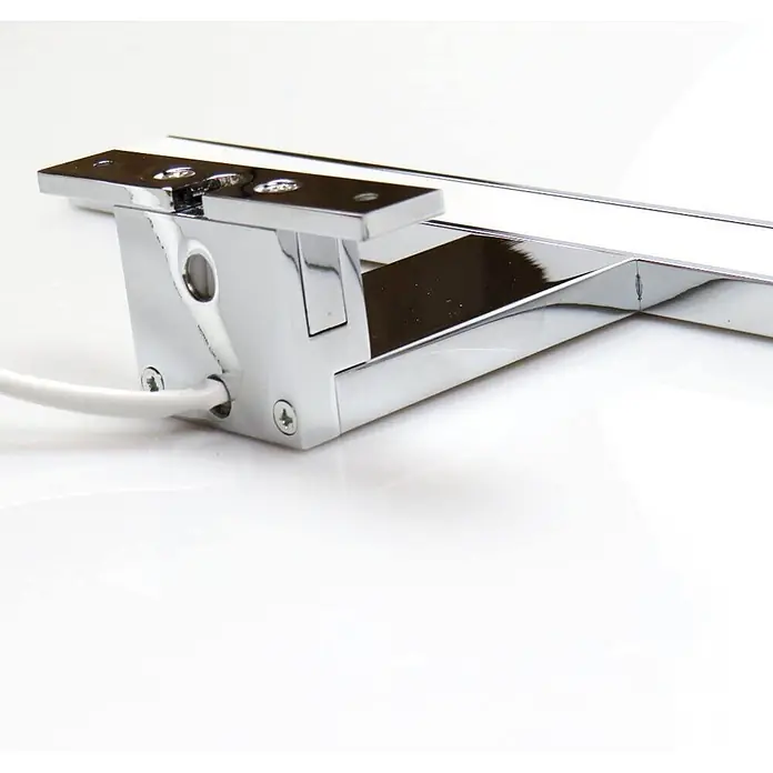 kalb LED Spiegelleuchte Aurinko 30cm 4000K Chrom -  - Rechteckige Chrom-Lichtleiste mit weißem Kabel und Befestigungsschrauben.