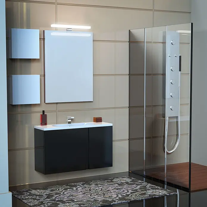 kalb LED Spiegelleuchte Mera 30cm 3000K Chrom -  - Modernes Bad mit schwarzem Waschtisch, beleuchtetem Spiegel, Glasdusche und gemustertem Teppich.