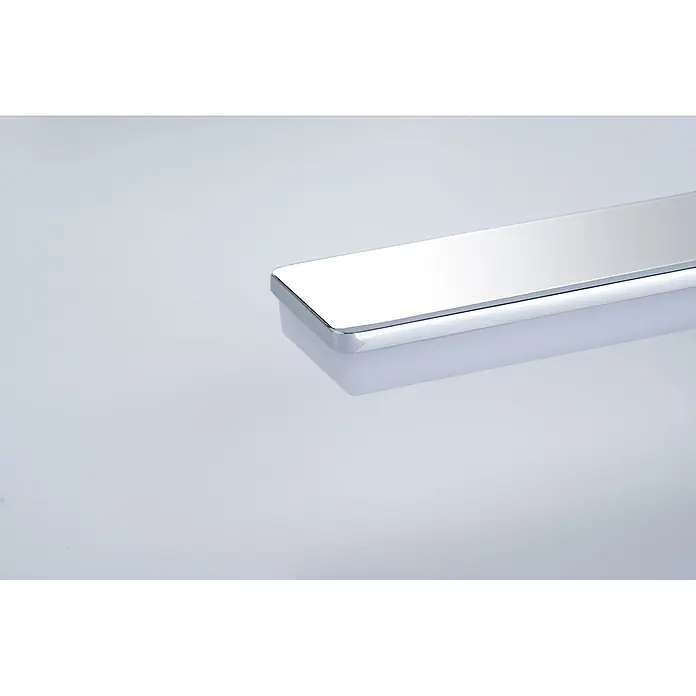 kalb LED Spiegelleuchte Selma 45cm 4000K Silbergrau 2in1 Montage -  - Rechteckiges, hochglänzendes, verchromtes Metallprofil.