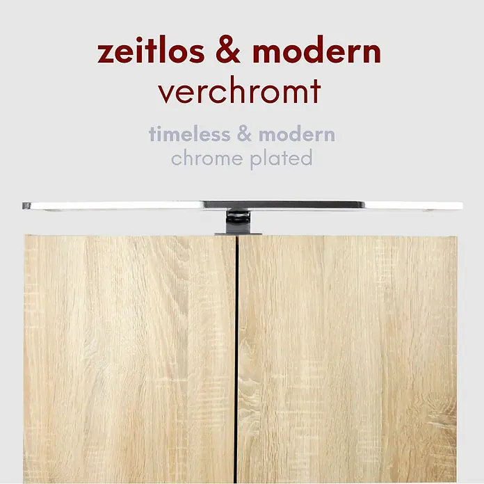 kalb LED Spiegelleuchte 60cm 3000K Chrom -  - Heller Holzschrank mit modernem, verchromtem Ablageelement.