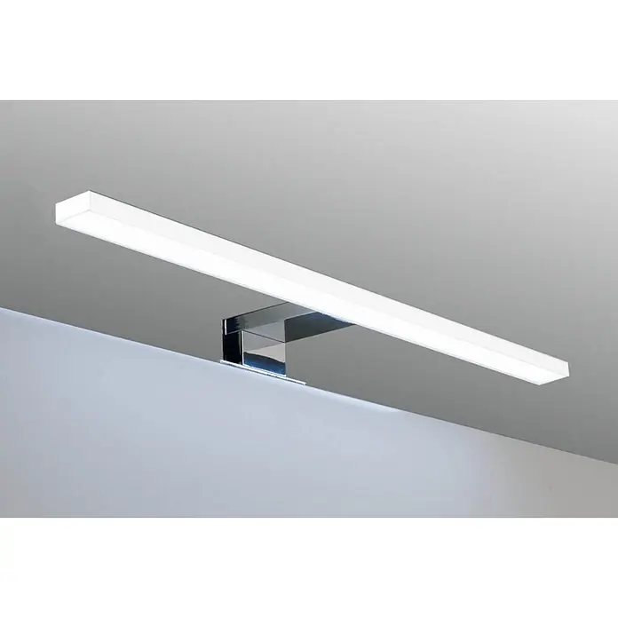 kalb LED Spiegelleuchte 45cm 3000K Chrom 4 Leuchtrichtungen -  - Rechteckige LED-Lichtleiste mit weißem Diffusor und verchromter Wandhalterung, die beleuchtet.