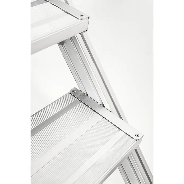 Zarges Überstieg 60° 1000mm Stufenbreite 9 Stufen -  - Silberne Aluminium-Leiterstufen mit Anti-Rutsch-Riffelung, zeigen Schraubverbindungen.