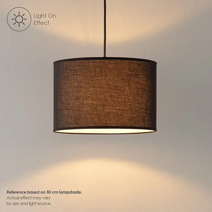 Home Sweet Home Lampenschirm Bling - Ø x H: 30 x 20 cm, Night Black, Baumwolle, Rund - Ein schwarzer Stoff-Trommelschirm leuchtet, mit warmem Licht nach oben und unten.