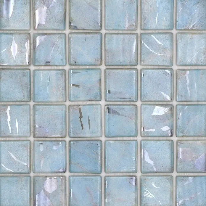 Mosaikfliese Quadrat Eco VP71383PUR - 31,6 x 31,6 cm, Glas, Türkis, Glänzend - Rhombenförmige hellblaue Glasmosaikfliesen mit schimmernder, texturierter Oberfläche.