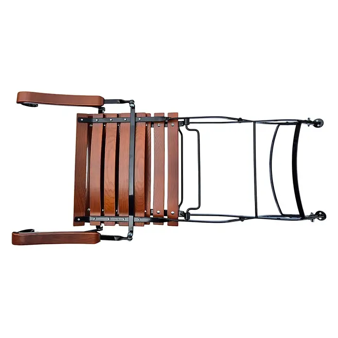 CHEFGASTRO Biergartensessel BAVARIA mit Armlehne Made in Germany 1 Sitzer HxBxT 90x42x46cm klappbar wetterfest & UV-beständig Eschenholz Schwarz/Braun -  - Teilweise zusammengeklappter tragbarer Stuhl mit Naturholzlatten und schwarzem Metallrahmen, entworfen für einfache Lagerung und Transport.