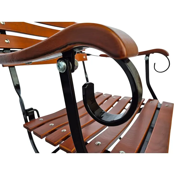 CHEFGASTRO Biergartensessel BAVARIA mit Armlehne Made in Germany 1 Sitzer HxBxT 90x42x46cm klappbar wetterfest & UV-beständig Eschenholz Schwarz/Braun -  - Nahaufnahme einer Gartenbank mit geschwungener brauner Holzarmlehne und schwarzem Metallrahmen, mit Holzlatten.