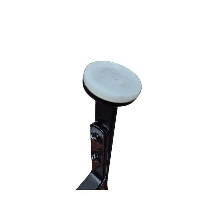 CHEFGASTRO Biergartenstuhl BAVARIA Made in Germany 1 Sitzer HxBxT 90x42x46cm klappbar wetterfest & UV-beständig Eschenholz Schwarz/Braun -  - Schwarzes Werkzeug mit weißer runder Druckplatte.