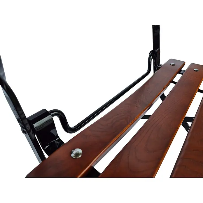 CHEFGASTRO Biergartenstuhl BAVARIA Made in Germany 1 Sitzer HxBxT 90x42x46cm klappbar wetterfest & UV-beständig Eschenholz Schwarz/Braun -  - Nahaufnahme eines Stuhls mit dunkelbraunen Holzlatten und schwarzem Metallrahmen.