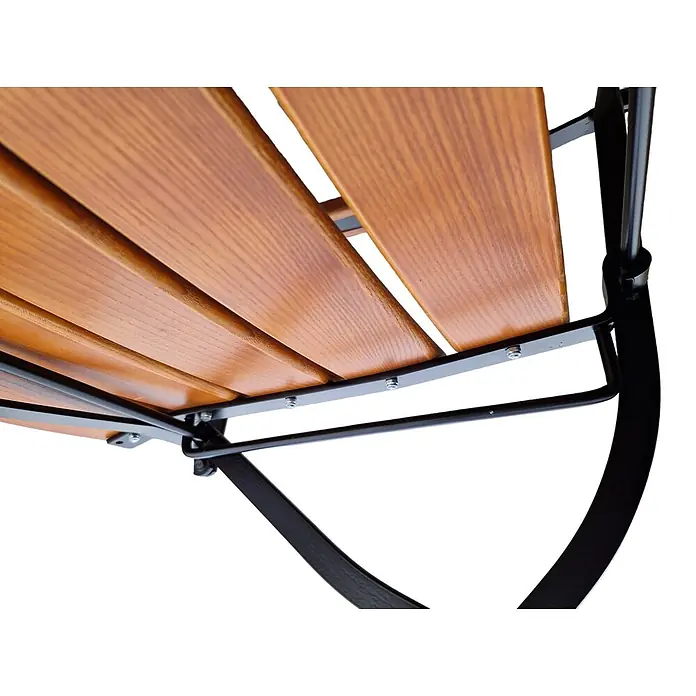 CHEFGASTRO Biergartenstuhl BERGWIESE mit Armlehne Made in Germany 1-Sitzer HxBxT 89x42x42cm wetterfest & UV-beständig Eschenholz Schwarz/Braun Biergartensessel -  - Unterseite einer braunen Holzlattenfläche mit schwarzem Metalltraggestell.