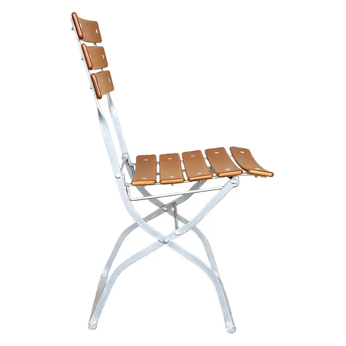 CHEFGASTRO Biergartenstuhl BERGWIESE Made in Germany 1-Sitzer HxBxT 89x40x42cm wetterfest & UV-beständig Eschenholz Silber/Braun -  - Klappstuhl mit hellgrauem Metallrahmen und hellbraunen Holzlatten für Sitzfläche und Rückenlehne.