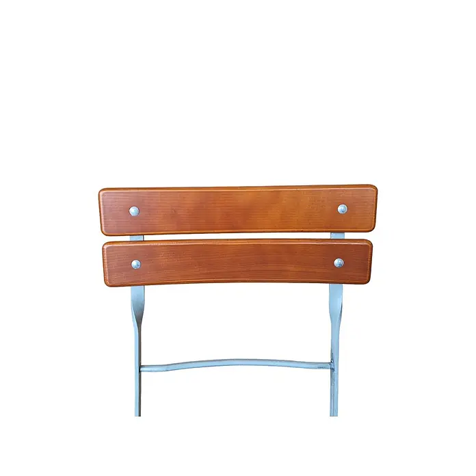 CHEFGASTRO Biergartenstuhl BERGWIESE Made in Germany 1-Sitzer HxBxT 89x35x40cm wetterfest & UV-beständig Eschenholz Silber/Braun -  - Stuhllehne mit zwei horizontalen braunen Holzlatten auf hellblauem Metallrahmen.