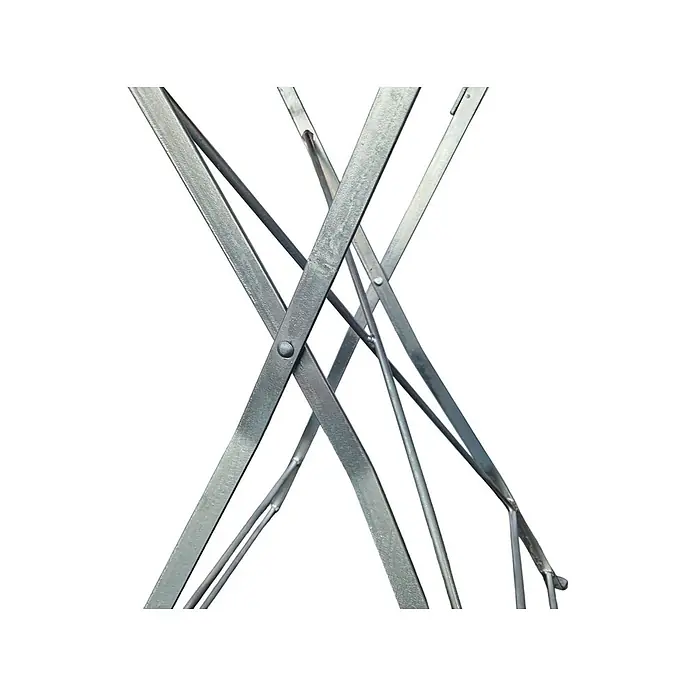 CHEFGASTRO Stehtisch WALDKRONE Made in Germany HxBxT 110x80x80cm  Ø80cm klappbar wetterfest & UV-beständig Eschenholz  Silber/Braun -  - Graues Metallgestell mit X-förmigen Streben und Nieten, Teil einer klappbaren Stützstruktur.