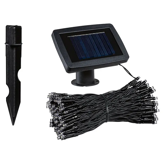 Paulmann LED-Solar-Lichterkette Aurinka - Länge: 21,9 m, Warmweiß, Anzahl Leuchtmittel: 200 Stk. - Schwarzes Solarpanel mit blauen Zellen, verbunden mit gewickelten schwarzen LED-Lichterketten, neben einem schwarzen Erdspieß.
