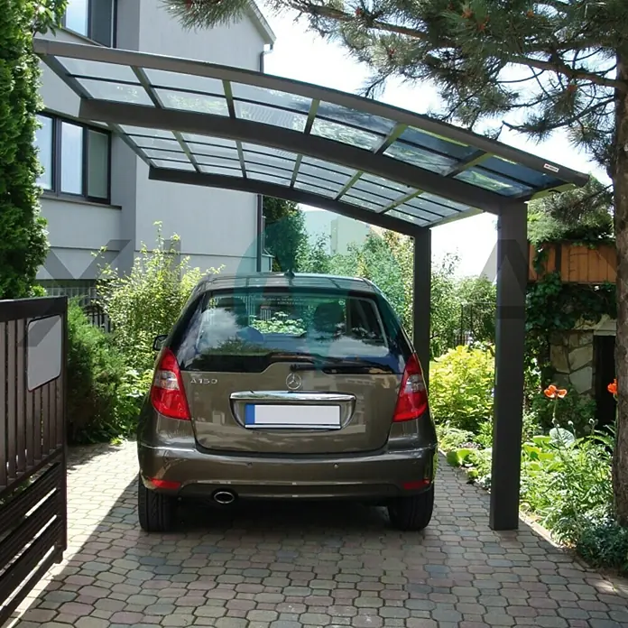 Ximax Carport Portoforte 110 - Außenmaß inkl. Dachüberstand (B x T): 2,7 x 4,95 m, Einzelcarport, Mattbraun, Schneelast: 137 kg/m² - Moderner Carport mit transparentem Dach schützt ein braunes Auto vor Witterungseinflüssen. Das Design fügt sich nahtlos in die Umgebung ein.