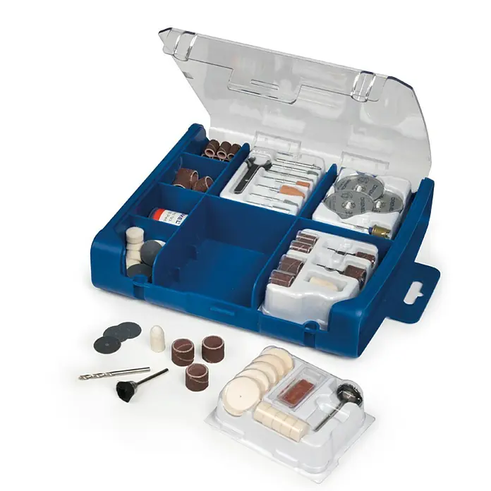 Dremel Zubehör-Set Mod. 723100 Stk., 100 -tlg. - Ein offener Werkzeugkasten mit einer Auswahl an Dremel-Aufsätzen für verschiedene Schleif-, Polier- und Schneidarbeiten.