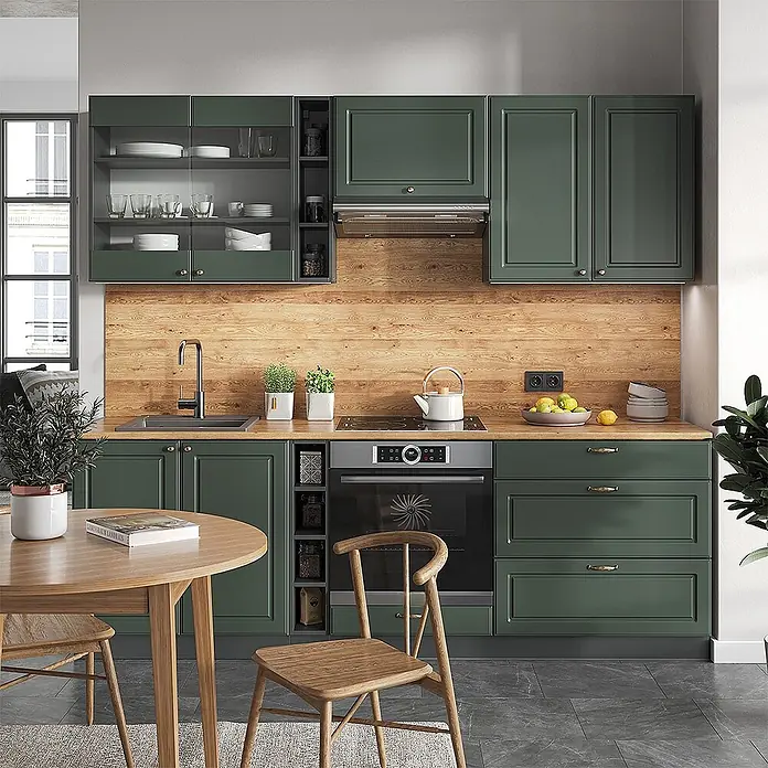 Vicco Küchenzeile Fame-Line, Grün-Gold Landhaus/Anthrazit, 235 cm -  - Moderne Küche mit dunkelgrünen Schränken, Holzarbeitsplatten und integrierten Geräten.