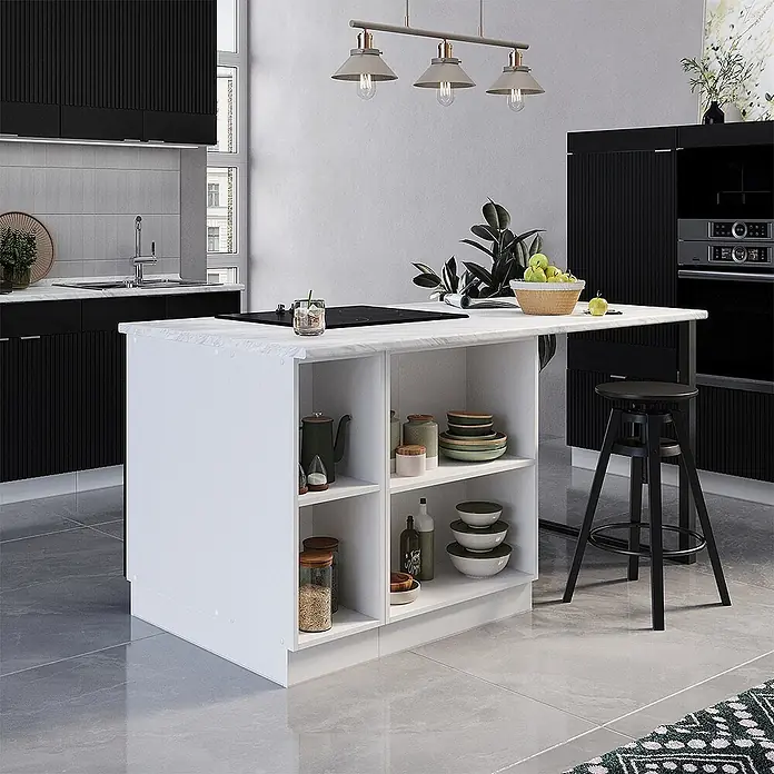 Vicco Inselküche Fame-Line Schwarz gestreift mit Schublade, ohne Arbeitsplatte - Schwarz gestreift, Ohne Elektrogeräte - Weiße Kücheninsel mit Marmor-Arbeitsplatte, Kochfeld, offenen Regalen und Bartisch in moderner Küche.